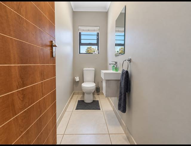 3 BEDROOM FREEHOLD FOR SALE IN BRITANNIA BEACH ESTATE